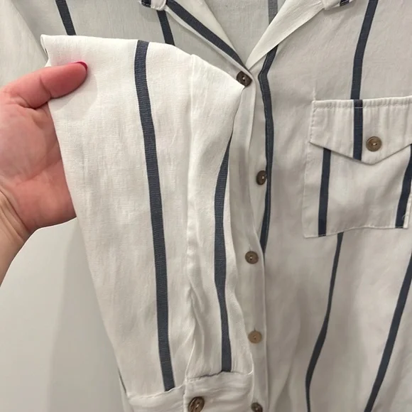 Button up - Picture 2 of 3